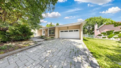 Photo 2 at 20 Blackforest Drive, Oak Ridges, Richmond Hill