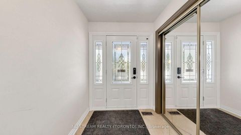 Photo 5 at 20 Blackforest Drive, Oak Ridges, Richmond Hill