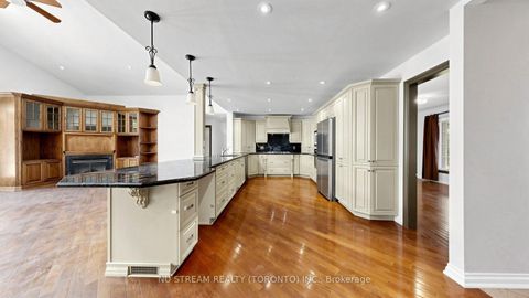 Photo 10 at 20 Blackforest Drive, Oak Ridges, Richmond Hill