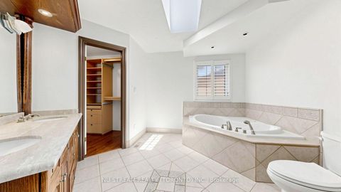 Photo 13 at 20 Blackforest Drive, Oak Ridges, Richmond Hill
