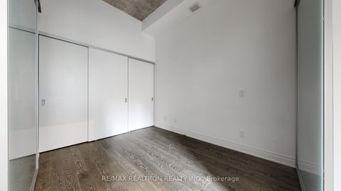Photo 12 at 201 - 608 Richmond Street W, Waterfront Communities C1, Toronto
