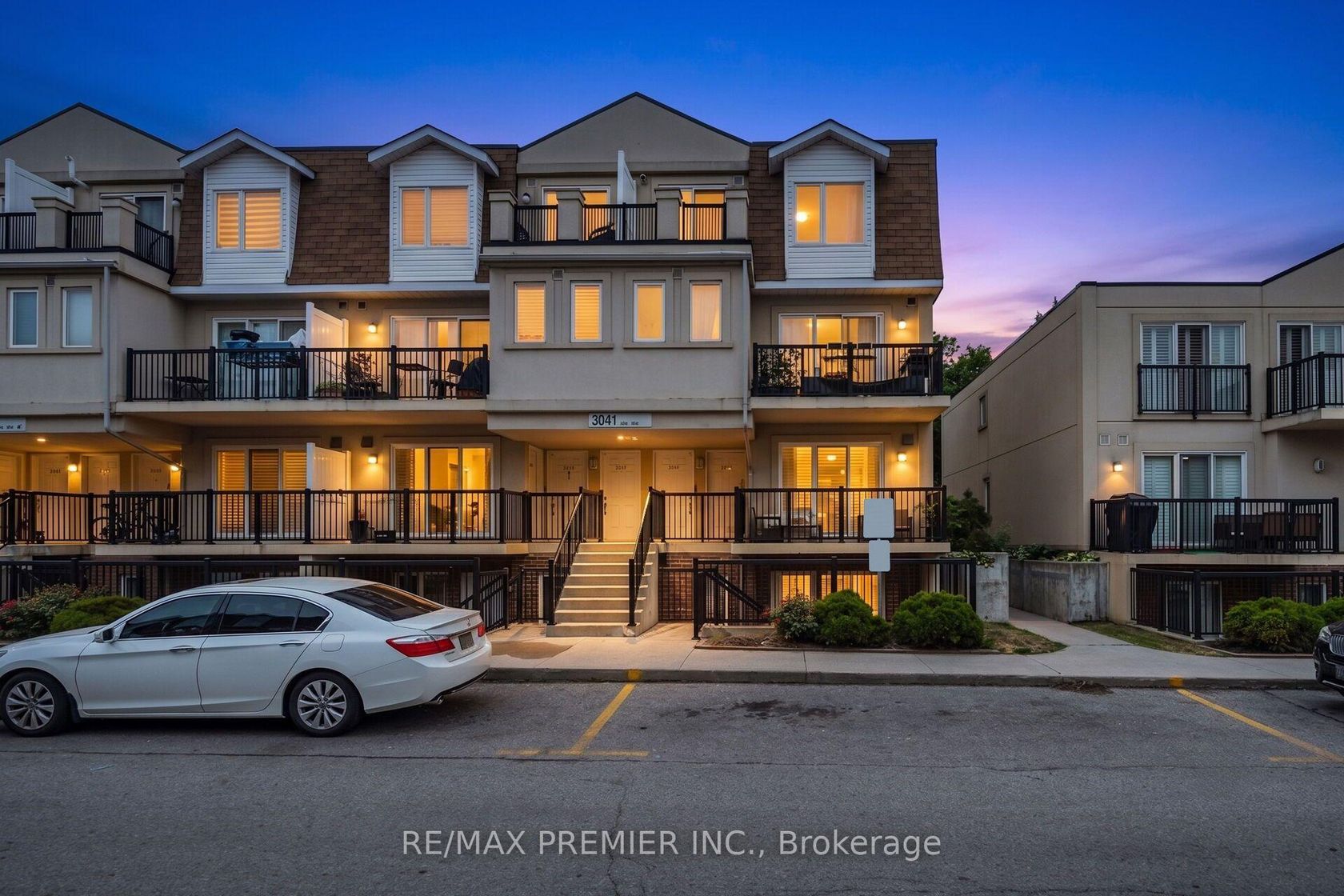 2072 - 3041 Finch Avenue W, Humbermede, Toronto 