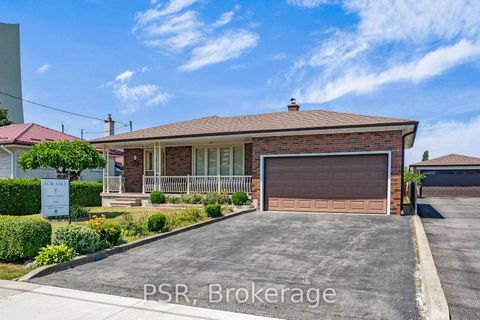 Photo 0 at 4 Gatesgill Crescent, CFB, Toronto