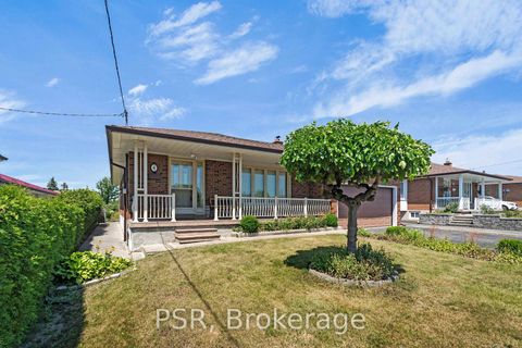 Photo 1 at 4 Gatesgill Crescent, CFB, Toronto