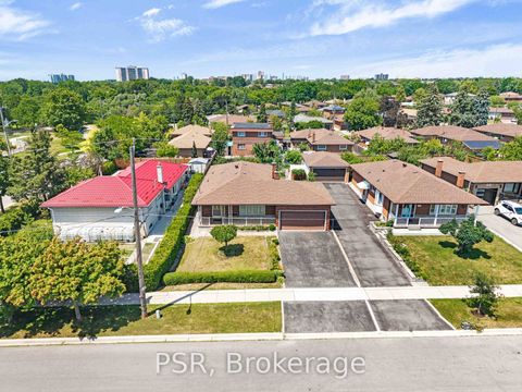 Photo 2 at 4 Gatesgill Crescent, CFB, Toronto