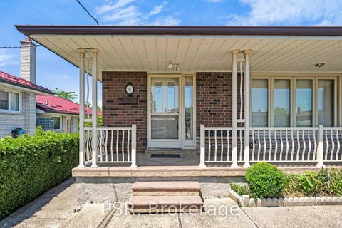Photo 3 at 4 Gatesgill Crescent, CFB, Toronto