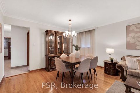 Photo 8 at 4 Gatesgill Crescent, CFB, Toronto