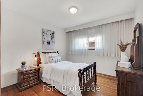 Photo 10 at 4 Gatesgill Crescent, CFB, Toronto