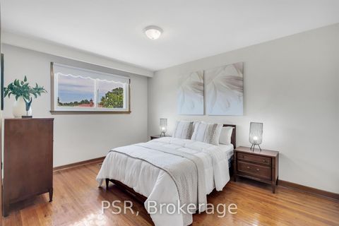 Photo 11 at 4 Gatesgill Crescent, CFB, Toronto
