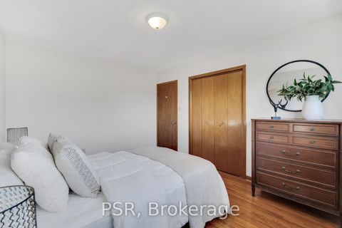 Photo 12 at 4 Gatesgill Crescent, CFB, Toronto