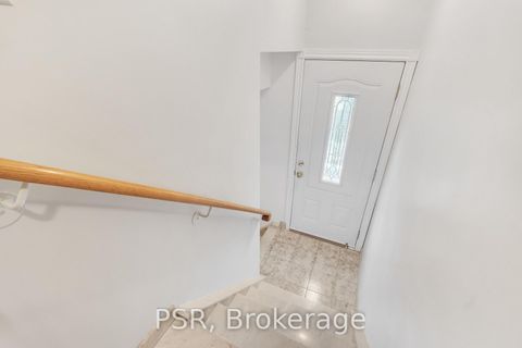 Photo 13 at 4 Gatesgill Crescent, CFB, Toronto