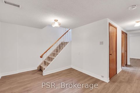 Photo 14 at 4 Gatesgill Crescent, CFB, Toronto