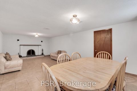 Photo 15 at 4 Gatesgill Crescent, CFB, Toronto