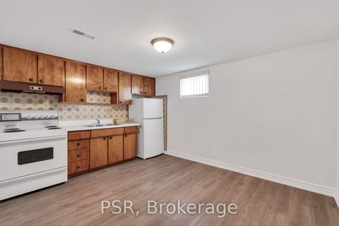 Photo 17 at 4 Gatesgill Crescent, CFB, Toronto