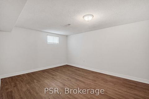 Photo 18 at 4 Gatesgill Crescent, CFB, Toronto