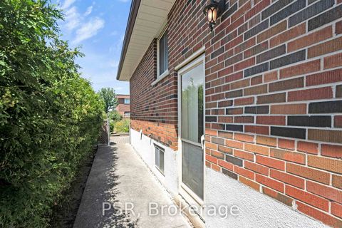 Photo 20 at 4 Gatesgill Crescent, CFB, Toronto