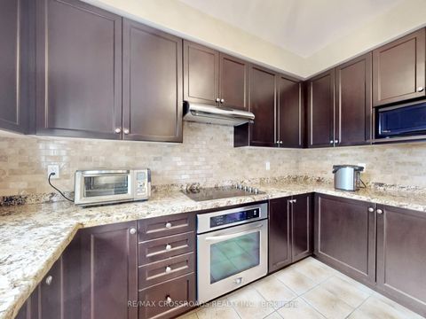 Photo 7 at 39 Pantano Drive, Patterson, Vaughan