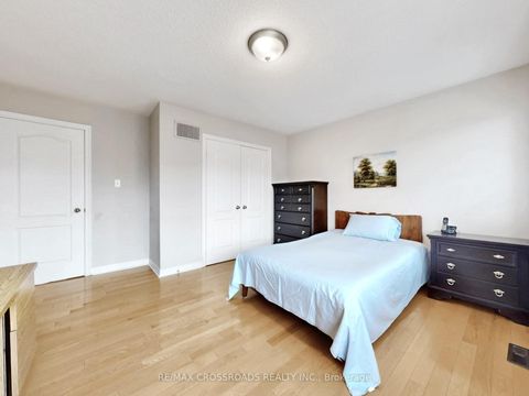Photo 15 at 39 Pantano Drive, Patterson, Vaughan