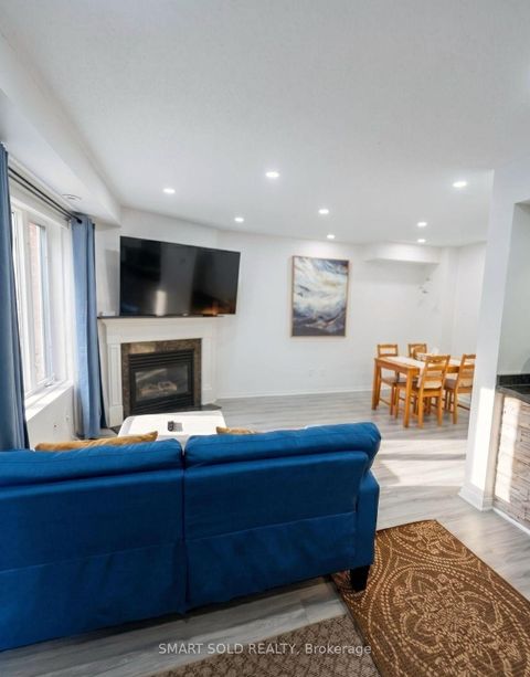 Photo 3 at 608 - 15 Laidlaw Street, South Parkdale, Toronto