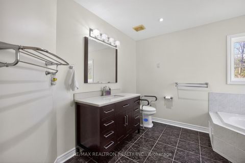 Photo 32 at 5 Yvonne Place, Bayview Wellington, Aurora