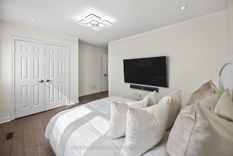 Photo 36 at 5 Yvonne Place, Bayview Wellington, Aurora