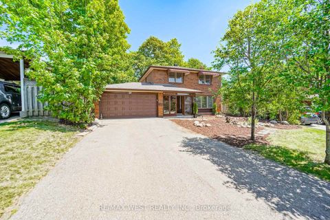 Photo 1 at 39 Madron Crescent, York University Heights, Toronto