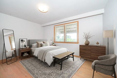 Photo 6 at 39 Madron Crescent, York University Heights, Toronto