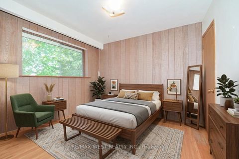 Photo 7 at 39 Madron Crescent, York University Heights, Toronto