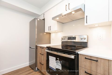 Photo 9 at 822 - 3650 Kingston Road, Scarborough Village, Toronto