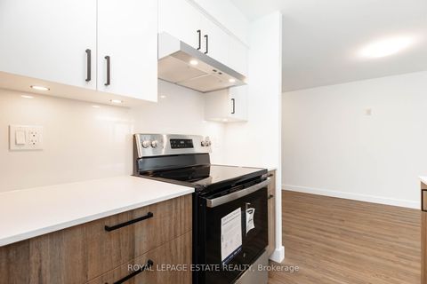 Photo 10 at 822 - 3650 Kingston Road, Scarborough Village, Toronto