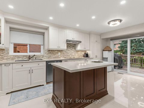 Photo 9 at 129 Franklin Avenue, Yorkhill, Vaughan