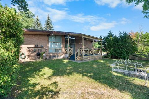 Photo 2 at 25 Grovetree Road, Beaumonde Heights, Toronto