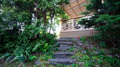 Photo 4 at 25 Grovetree Road, Beaumonde Heights, Toronto