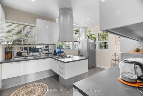 Photo 12 at 25 Grovetree Road, Beaumonde Heights, Toronto