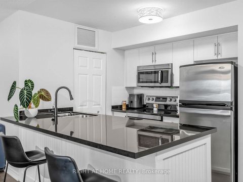Photo 6 at 61 - 95 The Queensway, Swansea, Toronto