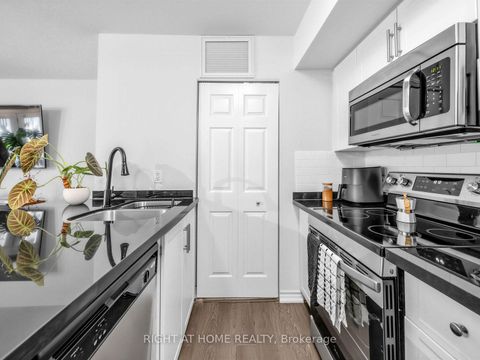Photo 7 at 61 - 95 The Queensway, Swansea, Toronto