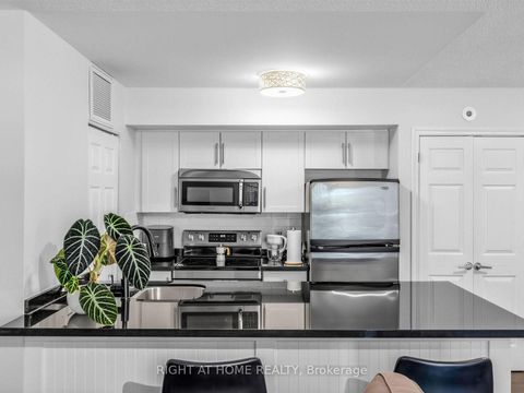 Photo 8 at 61 - 95 The Queensway, Swansea, Toronto