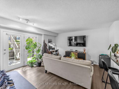 Photo 10 at 61 - 95 The Queensway, Swansea, Toronto