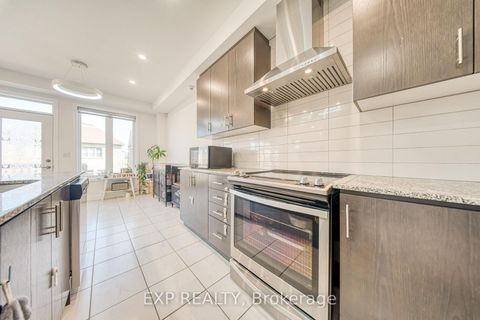Photo 7 at 8 Prosperity Way, Holland Landing, East Gwillimbury