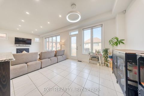 Photo 10 at 8 Prosperity Way, Holland Landing, East Gwillimbury