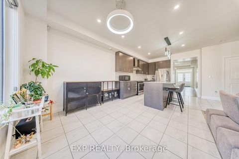 Photo 11 at 8 Prosperity Way, Holland Landing, East Gwillimbury