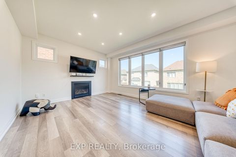 Photo 12 at 8 Prosperity Way, Holland Landing, East Gwillimbury