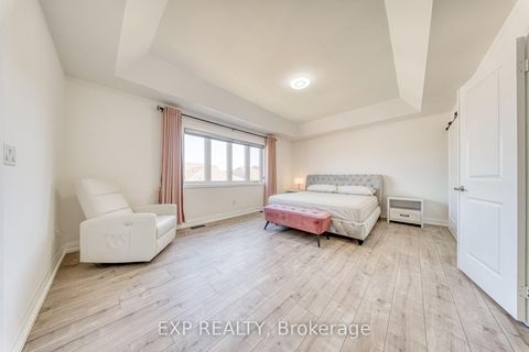 Photo 16 at 8 Prosperity Way, Holland Landing, East Gwillimbury