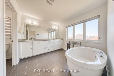 Photo 19 at 8 Prosperity Way, Holland Landing, East Gwillimbury