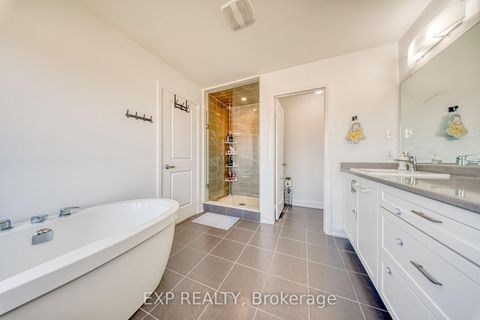 Photo 20 at 8 Prosperity Way, Holland Landing, East Gwillimbury