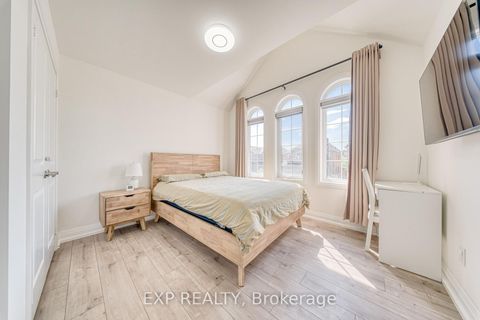 Photo 23 at 8 Prosperity Way, Holland Landing, East Gwillimbury
