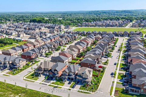 Photo 35 at 8 Prosperity Way, Holland Landing, East Gwillimbury