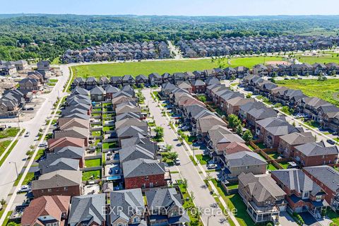 Photo 37 at 8 Prosperity Way, Holland Landing, East Gwillimbury