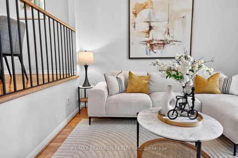 Photo 4 at 36 - 100 Burrows Hall Boulevard, Malvern, Toronto