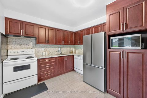 Photo 11 at 36 - 100 Burrows Hall Boulevard, Malvern, Toronto